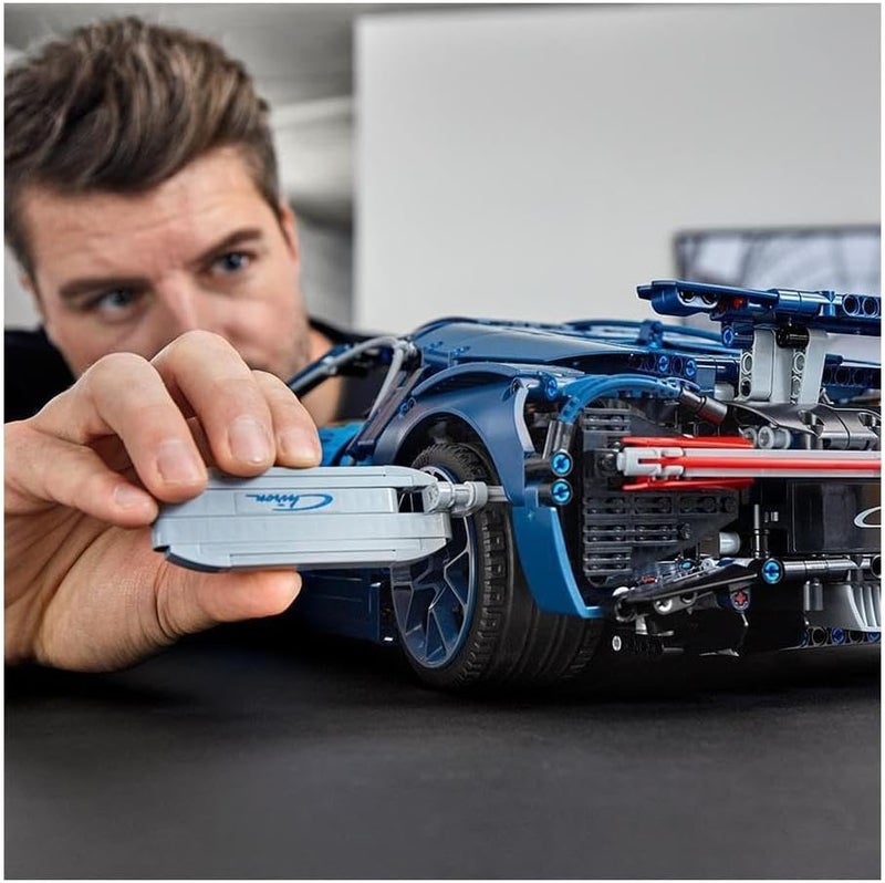 LEGO Technic Bugatti Chiron 42083 Building Kit (3,599 Pieces) - Image 3